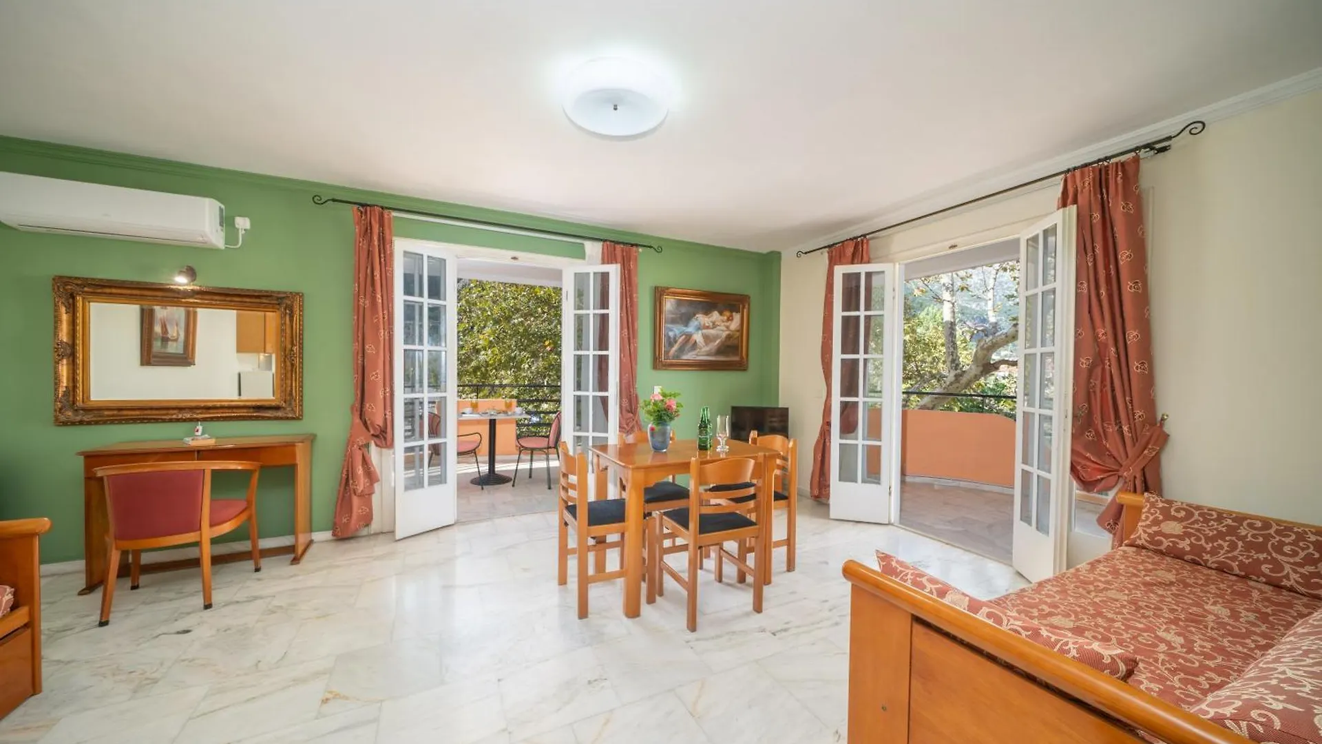 **** Aparthotel Odysseus Palace Poros  Grecia